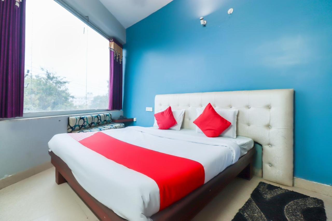 Oyo 69402 Yogeshwar Dhaam Hotel Vrindávan Kültér fotó