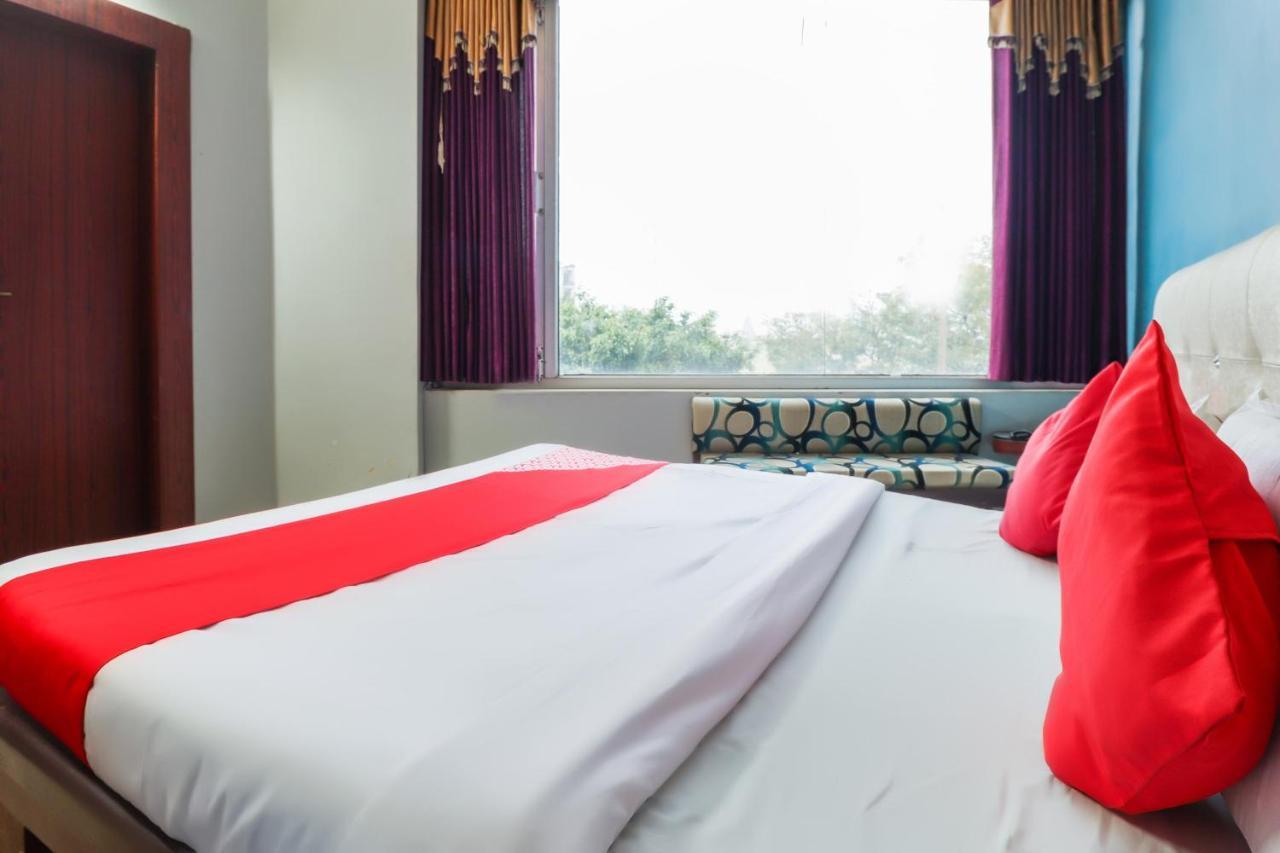 Oyo 69402 Yogeshwar Dhaam Hotel Vrindávan Kültér fotó
